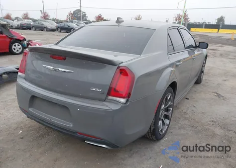2018 Chrysler 300 300S z USA, uszkodzony, nr VIN 2C3CCABT0JH117211